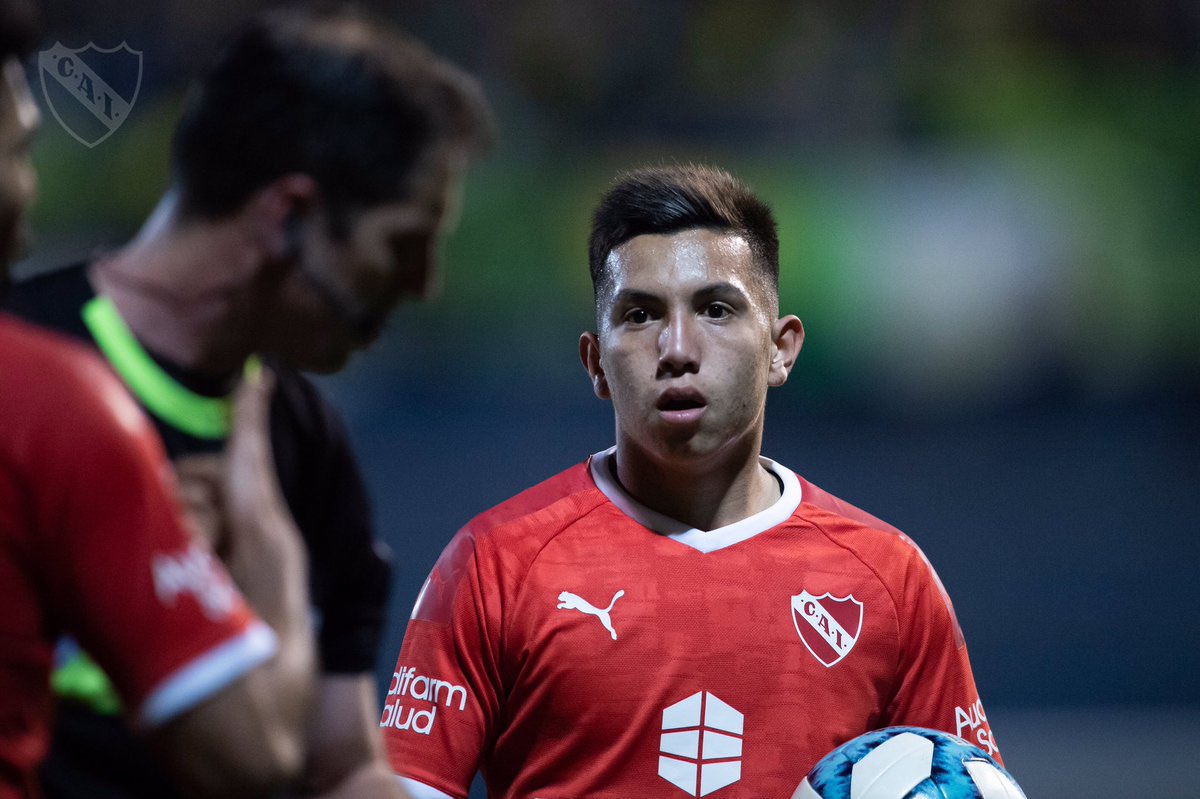 EnganchesVision's tweet photo. Alan Velasco (2002) 🇦🇷 is bringing his name to attention vs Colon

1 Goal ⚽️ from a solo run and 1 🅰️ Assist

3 Key Passes 🔑 

4/9 Dribbles

Independiente have a jewel in their hands https://t.co/xaXunN1rnM