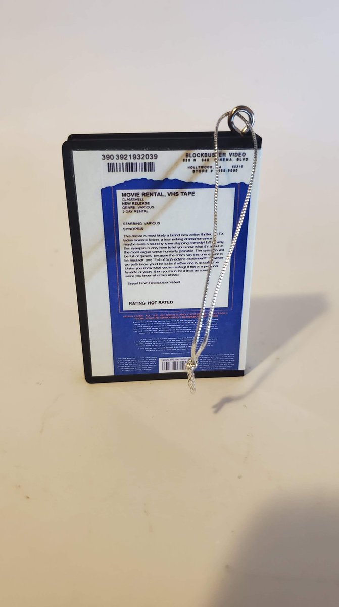 Make it a #Blockbuster Night this Christmas with beautifully 3D printed Blockbuster VHS Tape Case Christmas ornament.

Approximate Dimensions: 7.3cm x 4.7cm x 1cm

etsy.com/ca/listing/913…

#WarpZoneCanada #christmasOrnaments #3Dprinting