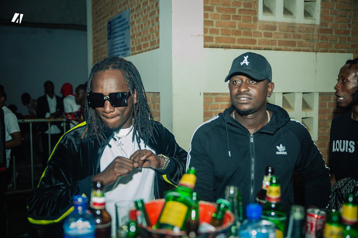 akezanet's tweet photo. Explosive night,
ça s'amuse aussi chez les stars
#akezanet #lesbeautesdecheznous #ExplosiveNight #RuntownDeejays #Burundi https://t.co/mlBlzwVaK9