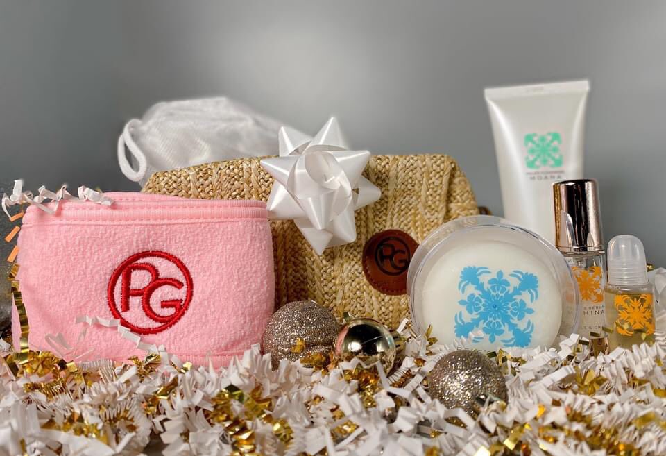 1JessicaD's tweet image. Support small business and shop locally! Look at the amazing deals that end on Monday. The Ohana bundle is $149. Get yours today at jessicad.pelesgrace.com #supportsmallbusiness  #threesteps #cleanbeauty #lavender #royaljelly #aloevera #serum