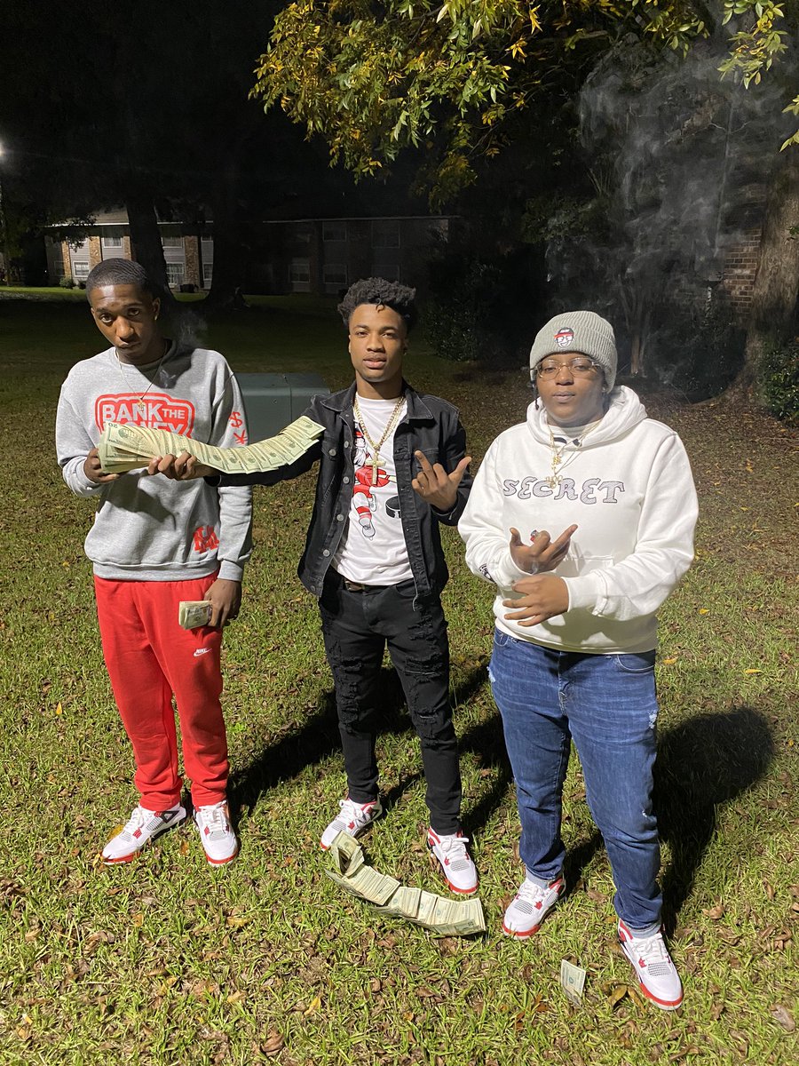 LiTyDaRapper's tweet image. H🙂E From Highschool  Hit My Dm I Just Left The B🙂TCHH Unread 😅 .. Use to Through Me Curveballs 🤽🏽‍♀️ That’s Why Ain Text Her Yet 
#LLTrav #LLKeke #FreeMyDaddy #FreeRaby