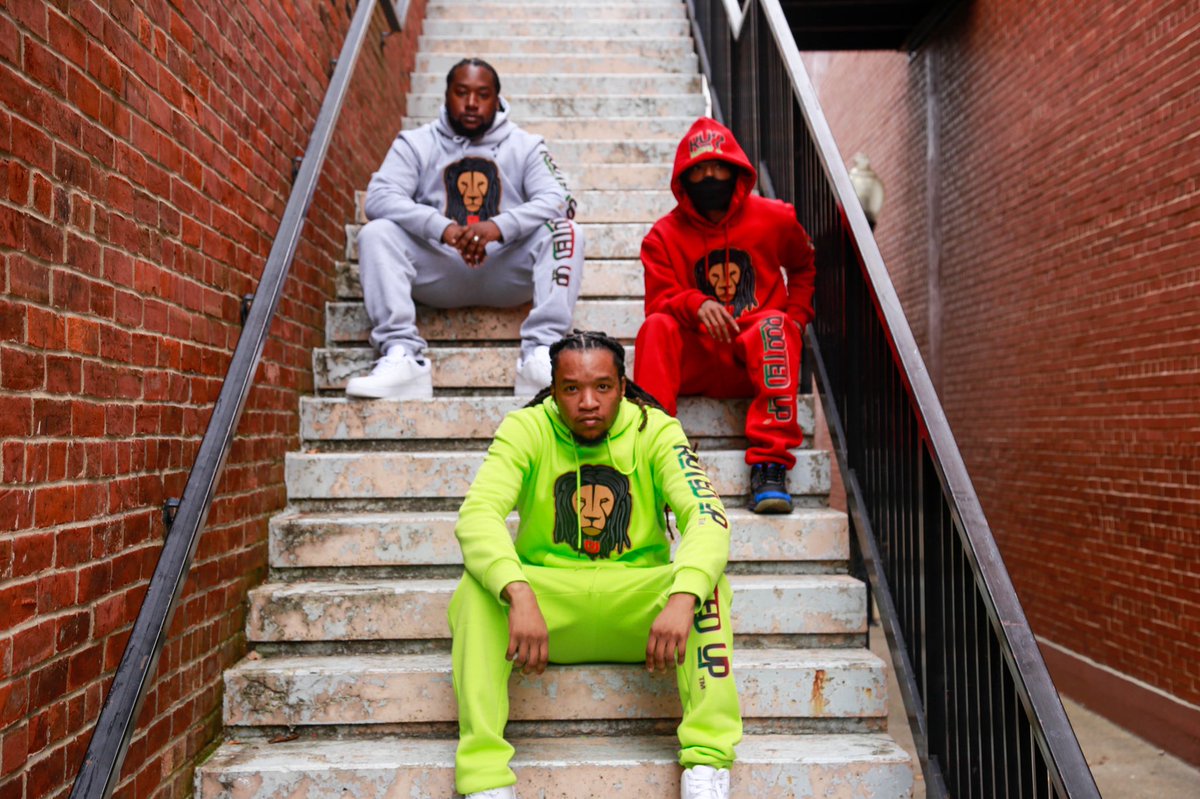 mpressivebeatz's tweet photo. So started my own clothing line .

A simple retweet will help me find my next customer 🥺

@rootedupclothin 

Order here 👉🏽 https://t.co/URI7XuPBdD https://t.co/ZM9zzjBoUT