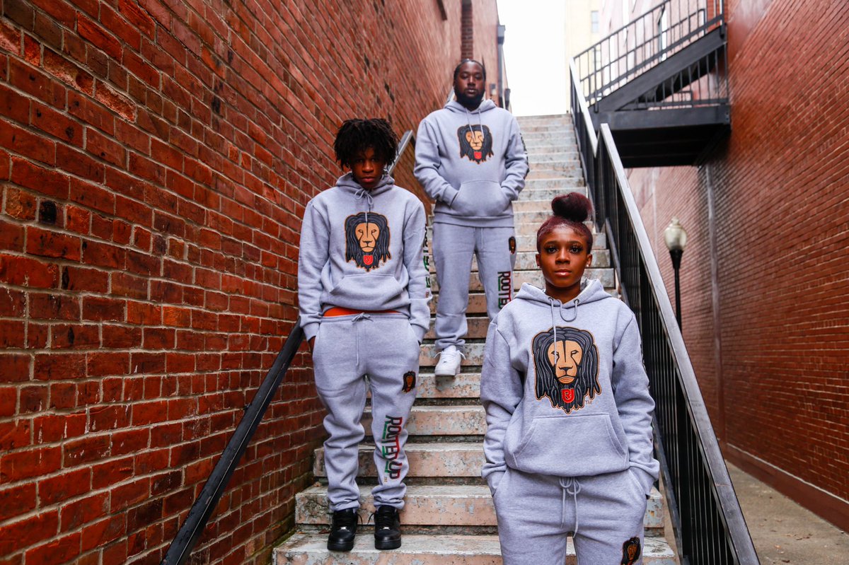 mpressivebeatz's tweet photo. So started my own clothing line .

A simple retweet will help me find my next customer 🥺

@rootedupclothin 

Order here 👉🏽 https://t.co/URI7XuPBdD https://t.co/ZM9zzjBoUT