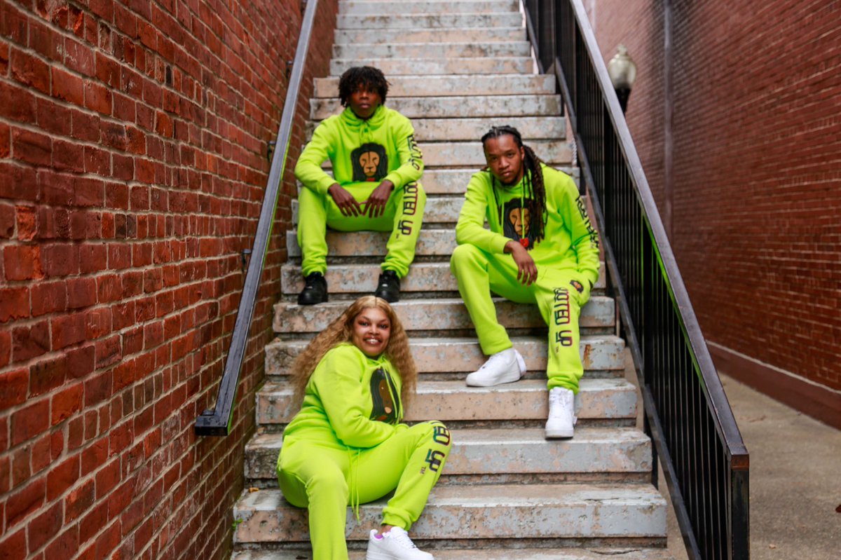 mpressivebeatz's tweet photo. So started my own clothing line .

A simple retweet will help me find my next customer 🥺

@rootedupclothin 

Order here 👉🏽 https://t.co/URI7XuPBdD https://t.co/ZM9zzjBoUT