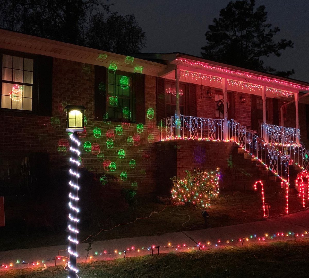 KumuWendie's tweet photo. Chief was a busy sailor yesterday! Enjoy some #Christmas cheer from the Burbridge Hale. #Christmasdecor #christmaslights #Christmas2020 #BurbridgeHale #ChiefLove #ChiefRules https://t.co/povNrMqOir