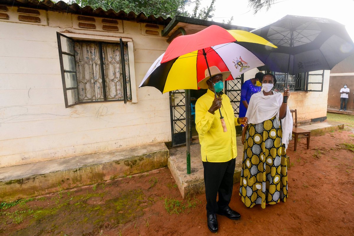 SimonKaggwaNjal's tweet photo. Dear @nyamadon, please save Mukhwana's house from asbestos https://t.co/qPt4CNWO7e