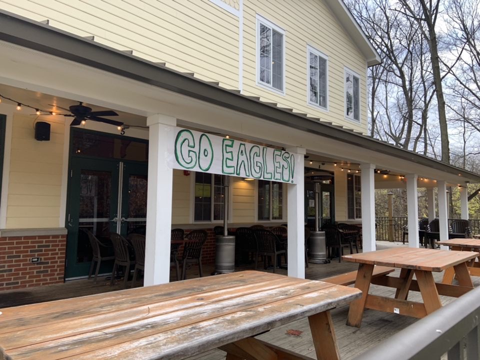 Bub’s is cheering on Zionsville’s Football 🏈 team! Come enjoy a burger 🍔 and watch the game with us!!  We have it broadcasting on our tv’s so we can cheer them on to victory!!