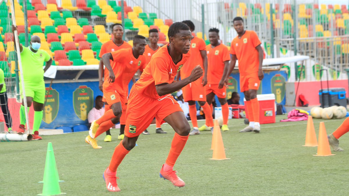AsanteKotoko_SC's tweet photo. 📷 Training at Cheikha Bodiya Stadium ahead of Sunday's #CAFCL match vs FC Nouadhibou!...F-A-A-A-B-U-L-O-U-S!!

#AKSC #CAFCL #NOUKOT https://t.co/UPXKATdmsl
