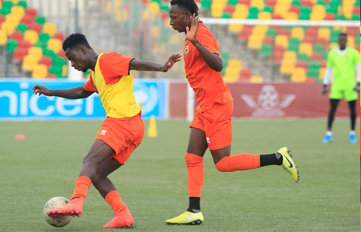 AsanteKotoko_SC's tweet photo. 📷 Training at Cheikha Bodiya Stadium ahead of Sunday's #CAFCL match vs FC Nouadhibou!...F-A-A-A-B-U-L-O-U-S!!

#AKSC #CAFCL #NOUKOT https://t.co/UPXKATdmsl