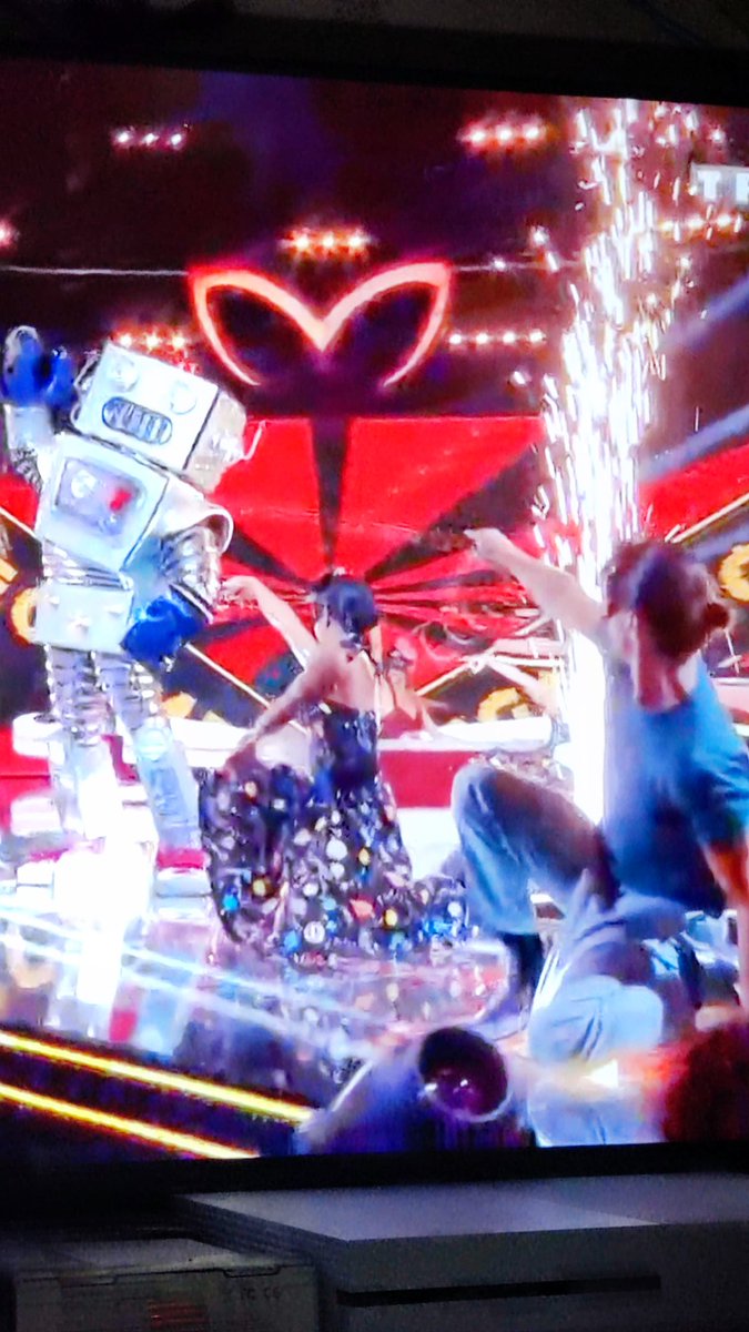 68AlexBEFL's tweet photo. #ReconfinementS30 @MaskSinger_TF1 grΓ’ce Γ #DavidDouillet je suis tjrs sur #DanielLevis @CamilleCombal @alsublet @kevadamsss
@Anggun_Cipta @JarryAtypique #MaskedSingerPH https://t.co/dIgItkzBQY