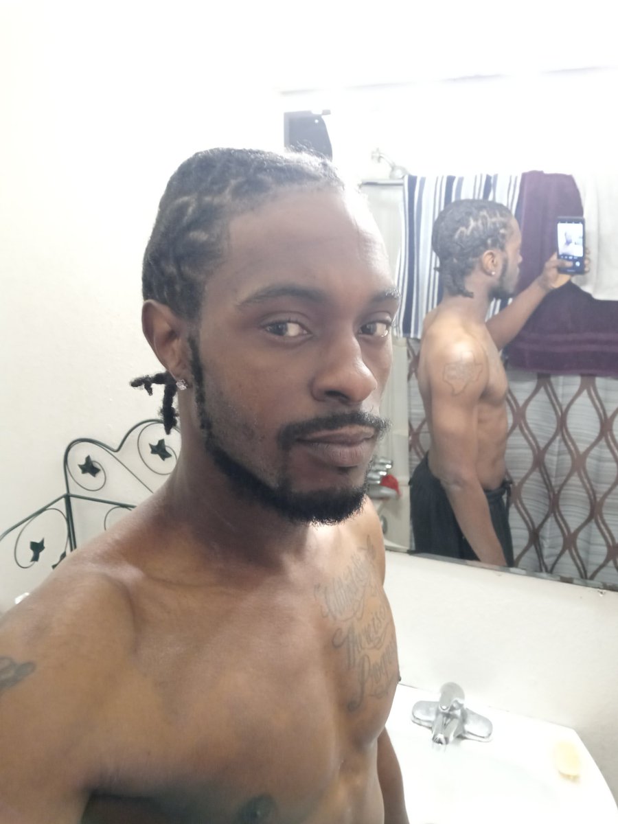 FADEUM_MIKE's tweet photo. All I needed was a fresh #edgeup, a nigga on point now 😎💯! #braidedup #dreadhead #goon #weekendendvibes https://t.co/7qh657igr4