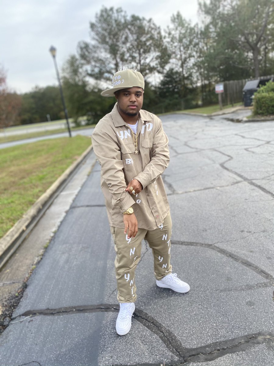 MikemanMckelvey's tweet photo. Niggas stealing sauce I had to switch the style π
#YNTO https://t.co/C8ki2kKbAG