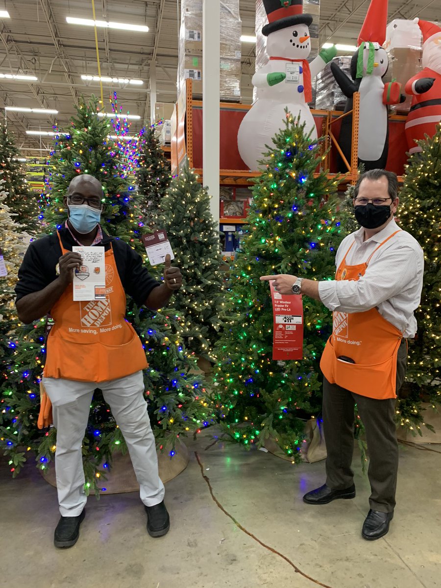 MariaRivera0576's tweet photo. SM Chris Gordon recognizing the hard work of his ASMs and associates
6516🎉🎉🎉 https://t.co/6Z8DXinMjQ