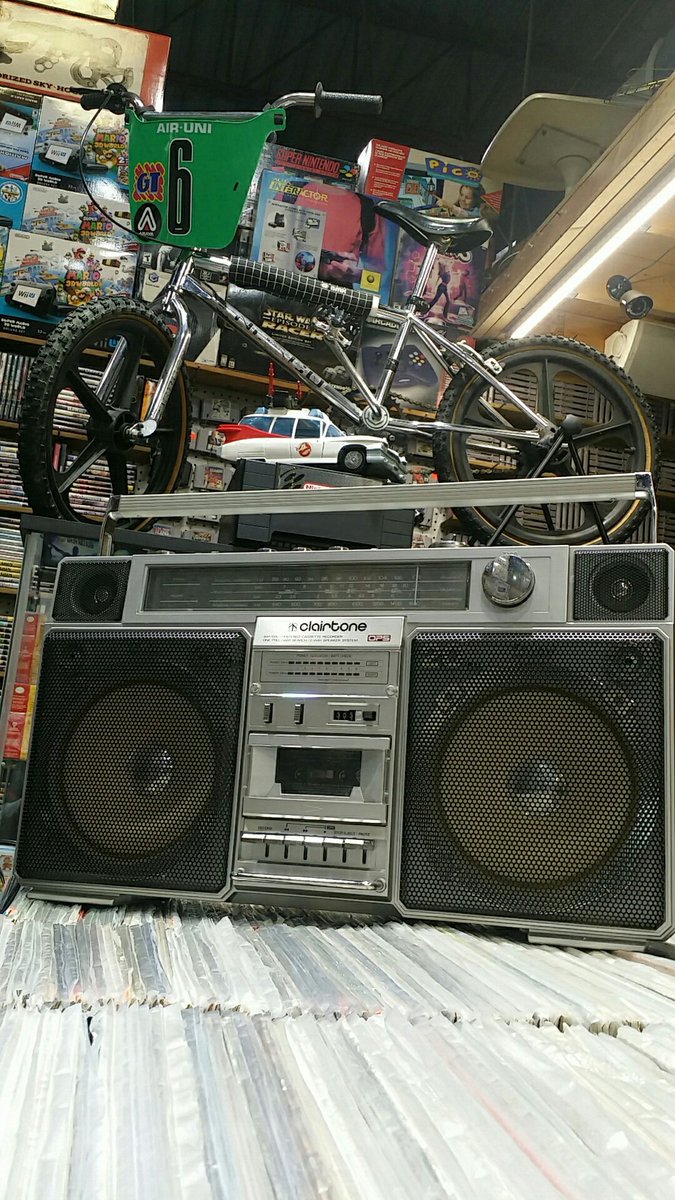 You know when you saw this coming he was bad assesses. .. #gettoblaster #80skid #boombox #wallofsound #70s #vintageaudio #smwto #Christmas2020 #ChristmasWeLove #torontolockdown #Toronto #Retail #QuaratineLife #StayAtHome #torontostrong #retrogaming