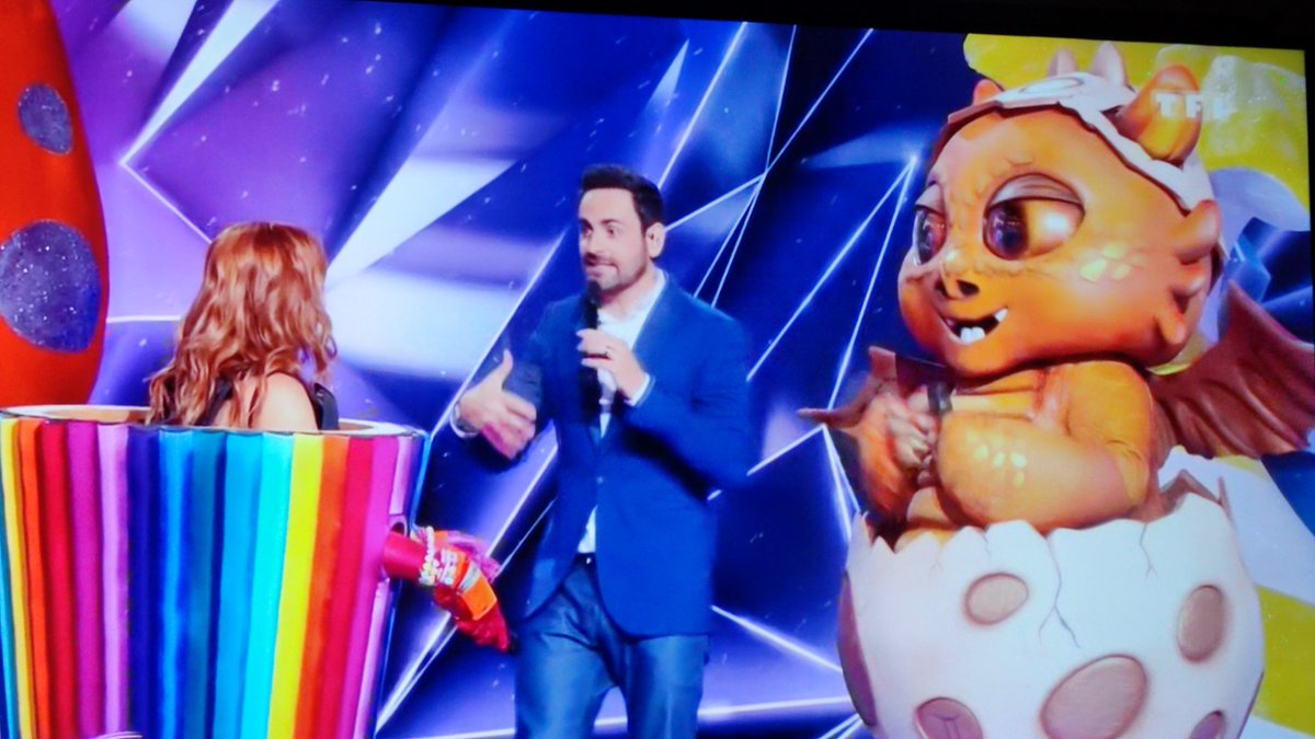 68AlexBEFL's tweet photo. #ReconfinementS30 @MaskSinger_TF1 #NatachaSaintPierre en duo avec le dragon @CamilleCombal @alsublet @kevadamsss
@Anggun_Cipta @JarryAtypique #MaskedSingerPH https://t.co/N515jG1XRc