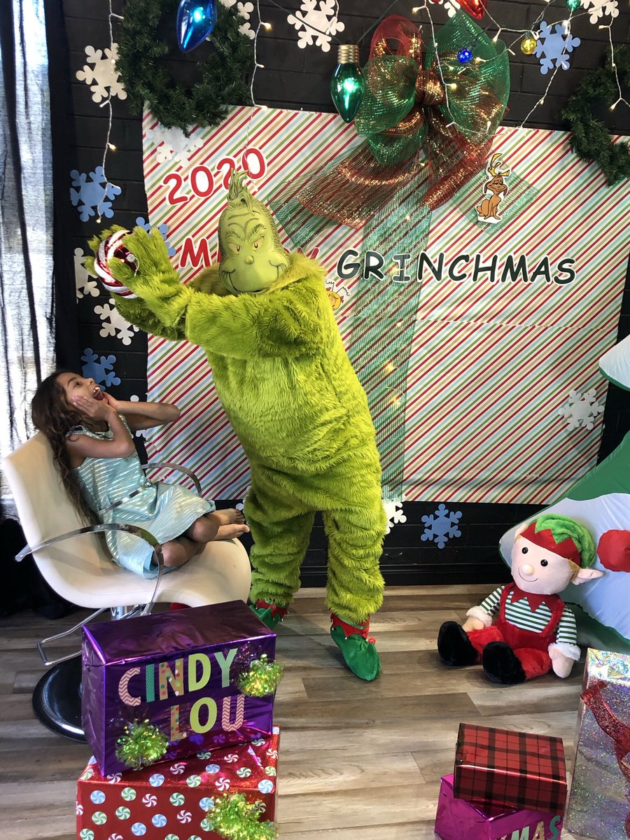 HairBlvd's tweet photo. Holiday Photos with the Grinch! #woodlandhills #losangeles Observing #socialdistancing Don’t worry these two are part of the same household https://t.co/rzTw75FgCI