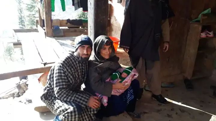 MusaibIbn's tweet photo. #KUPWARA | Army soldiers carried a woman, who gave birth to a baby today morning, to her home from a Govt hospital in Lolab area of Kupwara district. https://t.co/ADF87gAb8B