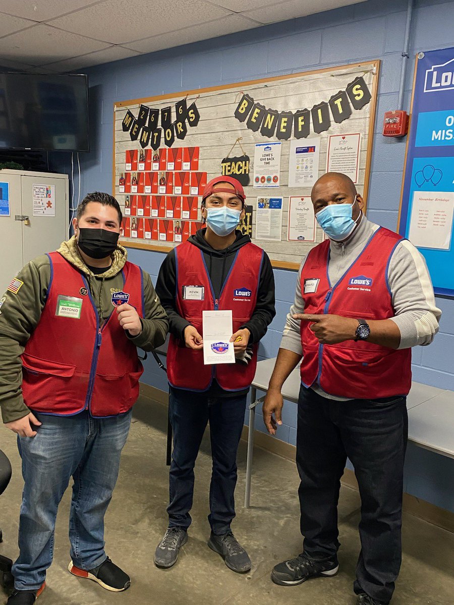 millslt1's tweet photo. Acknowledging some of our DS team members and associates this BF weekend for a job well done! https://t.co/beoQcoVxgS