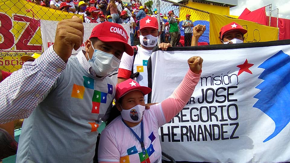 DaiverAlcalde's tweet photo. #MeridaConDiosdado llenos de emoción como en las convocatorias de #Chávez nos reencontramos los 23 Municipios de nuestro estado en sólo abrazo, como hermanos, concientes, humildes, y enamorados de nuestra Patria #VenVamosJuntos orgullosamente Revolucionario! #ComuneroSoy https://t.co/RZP3rG82Is