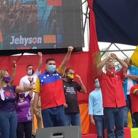 DaiverAlcalde's tweet photo. #MeridaConDiosdado llenos de emoción como en las convocatorias de #Chávez nos reencontramos los 23 Municipios de nuestro estado en sólo abrazo, como hermanos, concientes, humildes, y enamorados de nuestra Patria #VenVamosJuntos orgullosamente Revolucionario! #ComuneroSoy https://t.co/RZP3rG82Is