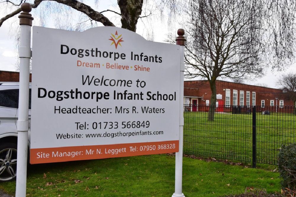 Dogsthorpe_Edu's tweet photo. We had a fantastic Zoom meeting on Friday at Dogsthorpe Infants with many parents joining us for Shine Time Shooting Stars. Mrs Waters delivered achievement certificates to every classroom with parents & families watching at home. #ParentContact #Community #DreamBelieveShine https://t.co/oF5FAr0nZS