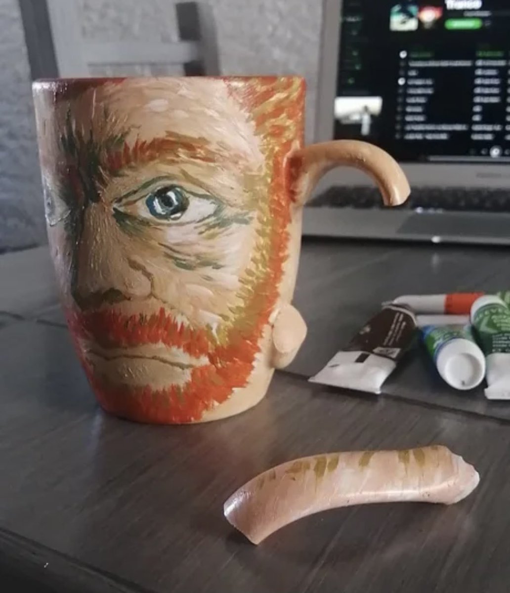 Ptn j’ai cassé mon mug Van Gogh j’ai le seum