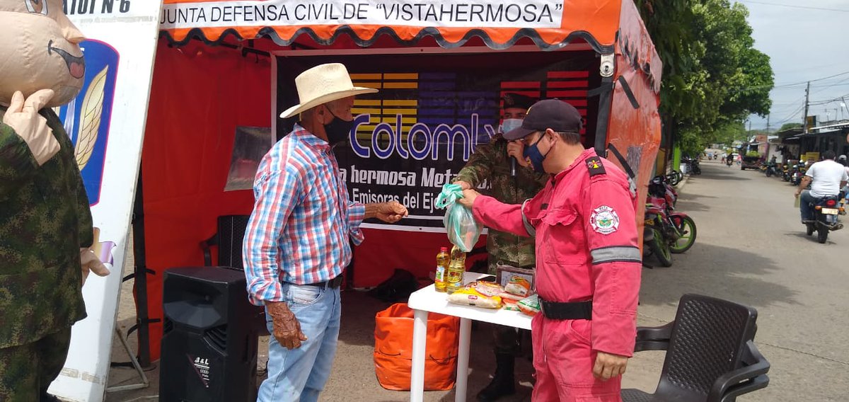 ftc_omega's tweet photo. #UnidosPorElArchipiélago | En Vista Hermosa, #Meta, nuestro #BATOT6 del @COL_EJERCITO junto con @VistahermosaM @DefensaCivilCo y @emisoraejercito, realizaron una #Mercadotón con el fin de ayudar a los habitantes de San Andrés y Providencia afectados por el #HuracánIOTA.
#CEO https://t.co/vz3skBxWdc