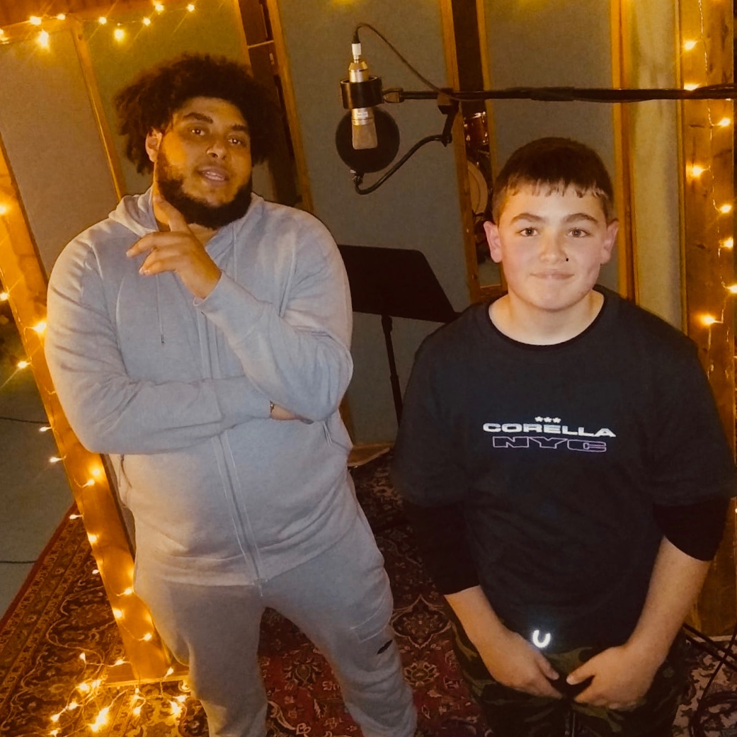 DFENDALONDON's tweet photo. @SundayBrunchC4 @ItsBigZuu with @ItsBigZuu in the studio a few weeks ago, he was great but didn’t make lunch 🙄 enjoy the show Zuu https://t.co/pZRaet1DUS