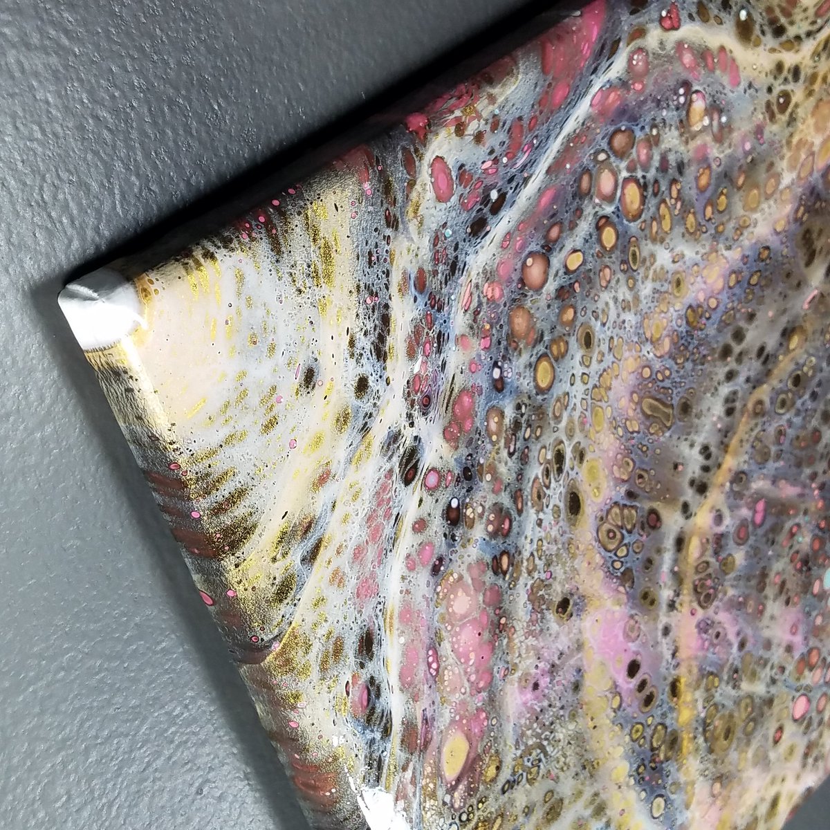PinkTurtleArt's tweet photo. Confetti Cupcake Acrylic Pour Painting

https://t.co/2Ul6kwsi3P 

#acrylicpourart #wallart #walldecor #fluidpourpainting #abstractart #interiordesigns #giftsforteens #uniquegifts #giftsforher #contemporaryart #homedecor #giftsforgirls #confetti #artforkids #birthday #girlsroom https://t.co/Lo1zmk5Tq3