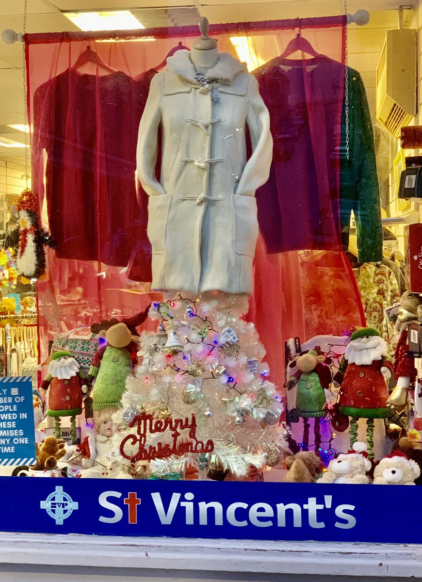 Have you seen our Christmas window yet? Please let us know what you think 💭 🎄 🎅🏻  #shopwindow #Christmas #Christmas2020
