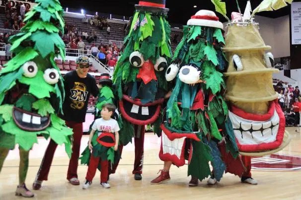 AHaiken's tweet photo. Stanford’s mascots are nightmare fuel https://t.co/S5b41kqZNY