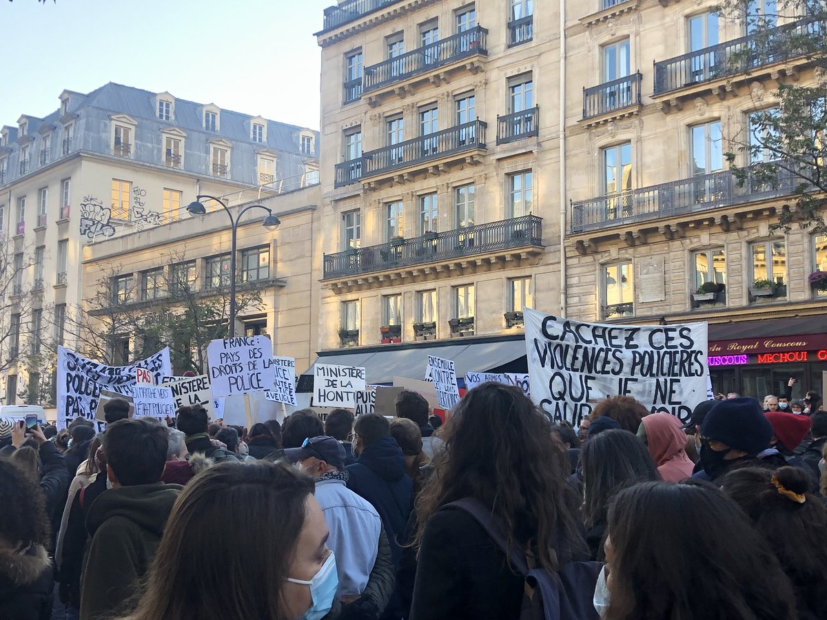 Generations12e's tweet photo. Nombreuses et nombreux aujourd’hui à #Paris pour dire non à la loi de sécurité globale, pour dire non à l’interdiction de filmer, de diffuser et d’informer. Pour dire non à l’atteinte de notre liberté. #StopLoiSecuriteGlobale https://t.co/eqc7SsxRIA