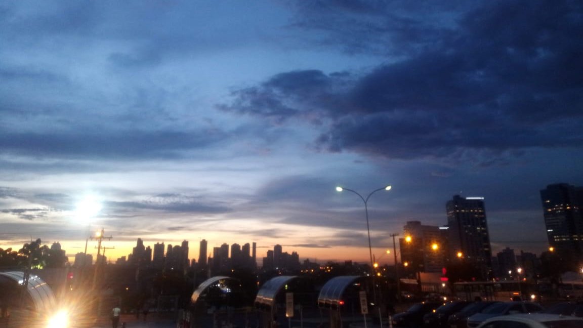 #tbt fora de dia. Céu de Goiânia no crepúsculo. Simplesmente incrível! Saudade desse céu no Alto da Glória.