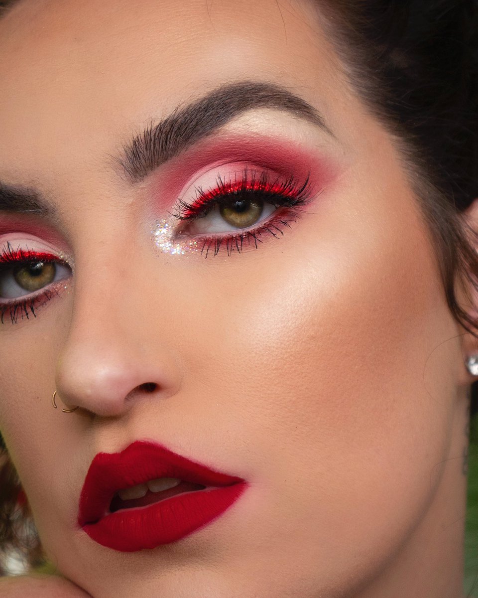 makeupbymaddz_'s tweet photo. @SsssamanthaaMUA I would love to even be considered!! @BySamanthaMarch @JenLuvsReviews @_mcdrew @JessicaGantzler @glitterfallout https://t.co/xnxjZLPnIK