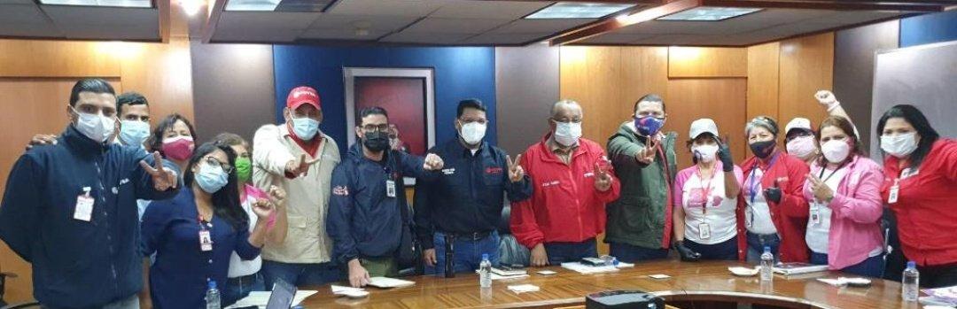 EsSoberania's tweet photo. Hoy el Estado Mayor Político Petrolero fortaleciendo y activando a la clase trabajadora junto a nuestros candidatos de la Patria Will Rangel y Carlos Sierra, PETROMUJER, Juventud Petrolera, PES, CPT, FUTVP al Rescate de la Asamblea Nacional este 6D #VenVamosJuntos 
@PETROMUJERVEN https://t.co/5mDDtfGHqF