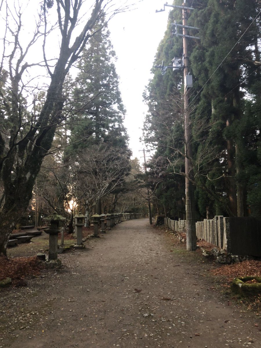 atagojinjya's tweet photo. おはようございます。
今朝の気温は氷点下１度で、天候は晴れとなっております。
どうぞお参り下さい。 https://t.co/g26DvKTN9e