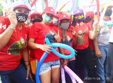 LiuvanD's tweet photo. El #6DBolivarYChavezPaLaAsamblea junto con los #Hoy candidatos y el #6D disputados a la #AsambleaNacional @JoseUzcategui92 y Génesis Ortega
#MeridaConDiosdado
@ffm_merida
@FFM_official
@FFM_CcsCaribe
@ffm_YaracuyOfi https://t.co/NhSnRKrL6Q