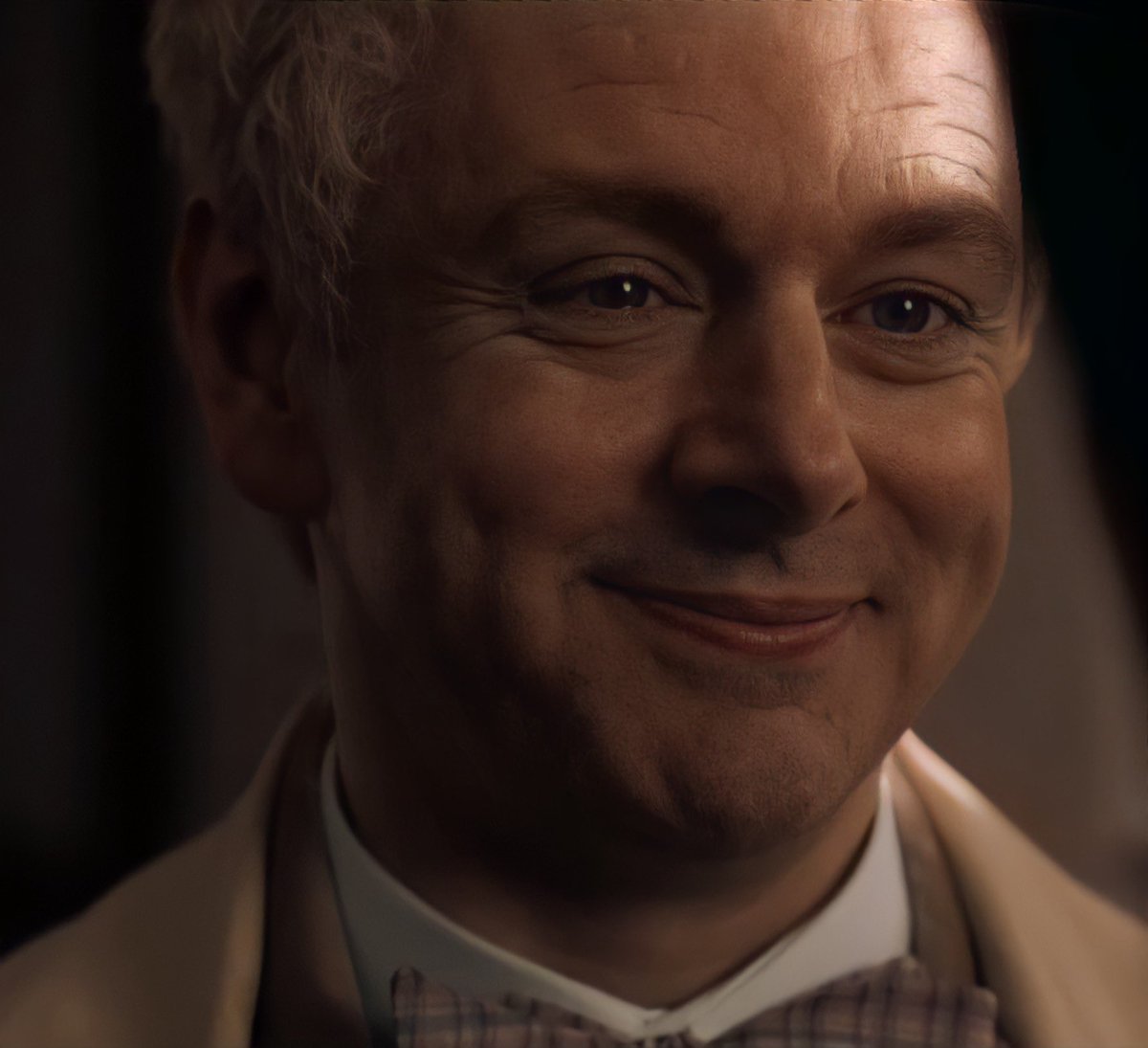 SXJ_XWX's tweet photo. Aziraphale melts my heart 🥰 https://t.co/pyJxlCz6jw