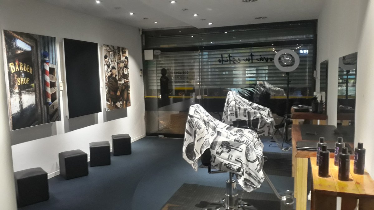 GenesisStudioUy's tweet photo. 📢 OPORTUNIDAD LABORAL!
Si sos barbero o peluquero y querés ejercer tu profesión podés comunicarte con nosotros. 
Se ofrece sillón en alquiler con todas las comodidades para trabajar en punto céntrico con mucho movimiento.
Comunícate al 098969489 o por DM. 
Te esperamos! https://t.co/OgFfilwWmv