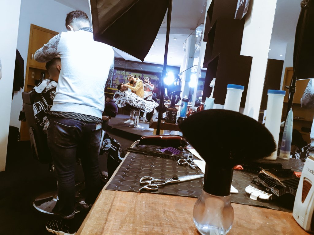 GenesisStudioUy's tweet photo. 📢 OPORTUNIDAD LABORAL!
Si sos barbero o peluquero y querés ejercer tu profesión podés comunicarte con nosotros. 
Se ofrece sillón en alquiler con todas las comodidades para trabajar en punto céntrico con mucho movimiento.
Comunícate al 098969489 o por DM. 
Te esperamos! https://t.co/OgFfilwWmv