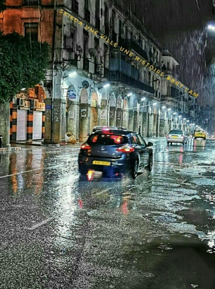 jasmine50016's tweet photo. #صوت_المطر زغات المطر مختلطة بصوت الرياح ودفئ الغرفة عشق ههههه اللهم صبيا نافعا #الجزائر https://t.co/fjrHYVp0ly