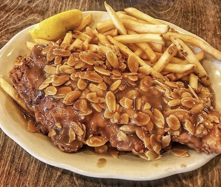 We’re the cure for a second night of leftovers!

#Mandinas #NOLAdining #NOLAeats #NOmoreturkey