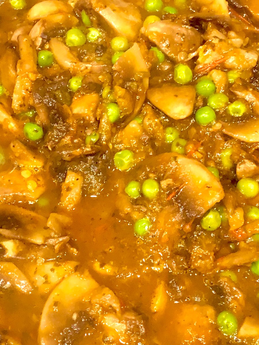 gssahni's tweet photo. Nothing compares to breaking bread with family on the long weekend #Thanksgiving2020 #gratitude #LunchTime #Dinnertime #PooriBhaji #Lentils #MushroomPeas #Pooris #2021SEASONSGREETINGS #GardenState #VeganThanksgiving https://t.co/6NKKxo62dE