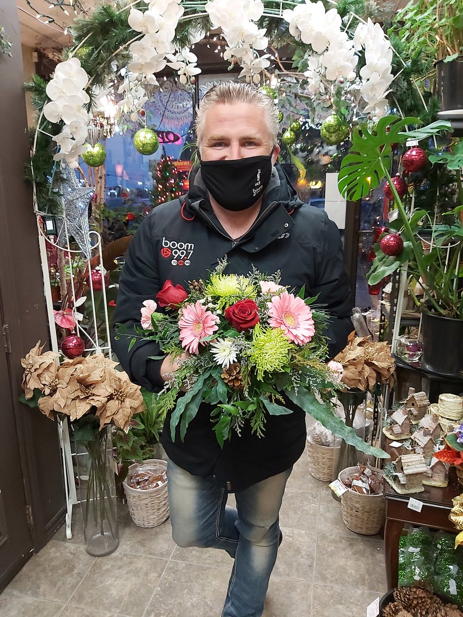 RT Let's break the internet with this one. For $50, Michael the Designer will put together a beautiful arrangement for a local senior &amp; deliver it to their retirement home. Call 613 224 0240 or visit Wflowers @ 1556 Merivale Rd, Nepean. It's the #Christmas Smile Campaign #Ottawa