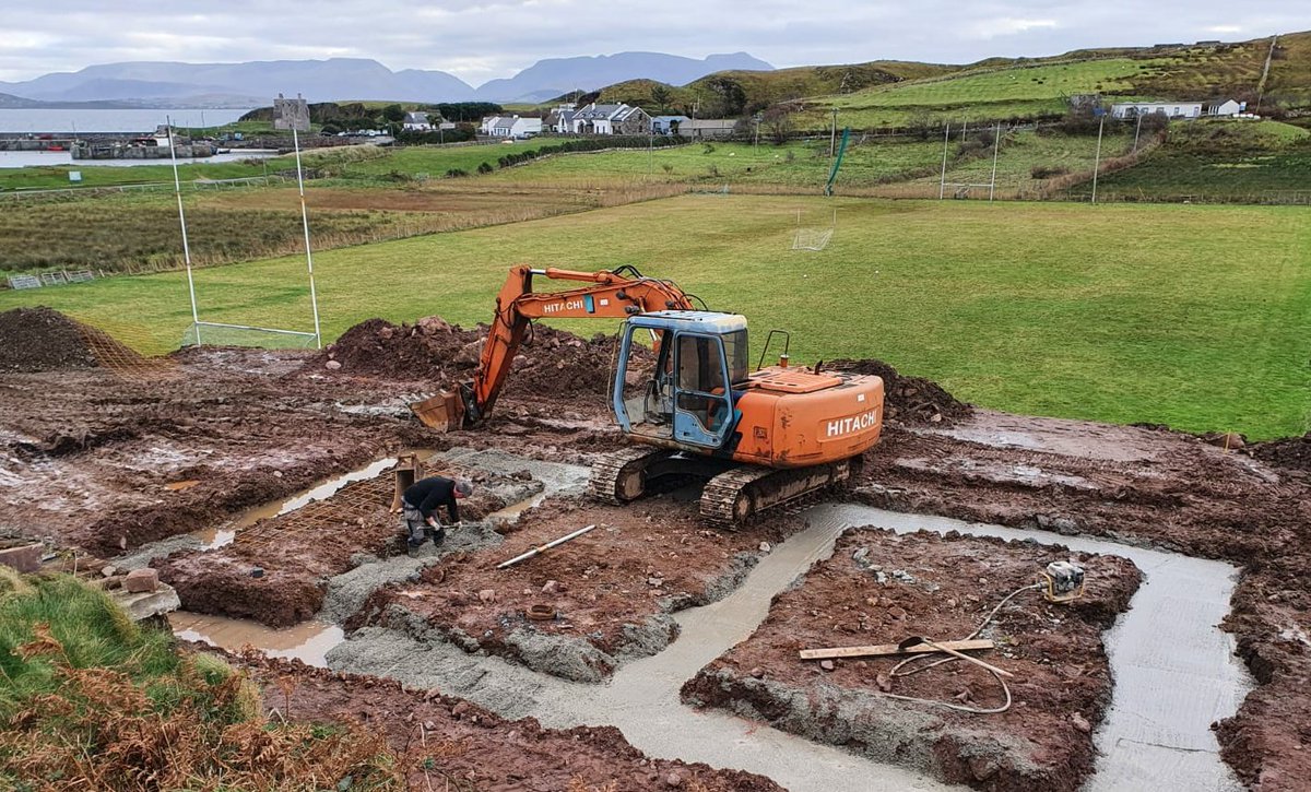 Clare_island's tweet photo. We are building our first ever changing rooms at #ClareIsland #GAA pitch and we need YOUR help!

Please support our fundraiser: https://t.co/jUxaWasJ9a

Go raibh maith agaibh a chairde! 🙏🙏💚💛 https://t.co/6cw1cDJegu