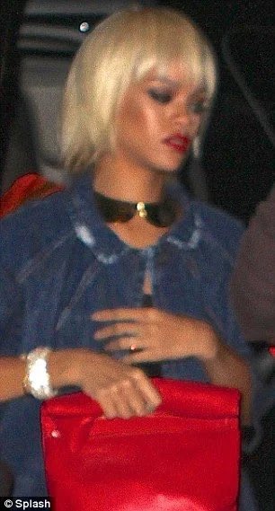 TokoGa12's tweet photo. 🚨Rihanna debuts new hair as she visits Giorgio Baldi restaurant in LA (NOV 29) https://t.co/w1G3VzFP3m