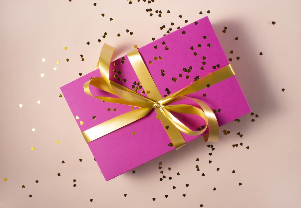 jennifertbruno's tweet photo. Rarely are opportunities presented to you in a perfect way. In a nice little box with a yellow bow on top. 'Here, open it, it's perfect. You'll love it.' Opportunities, the good ones, are messy, confusing, and hard to recognize. They're risky. They challenge you. - Susan Wojcicki https://t.co/poou9or49M