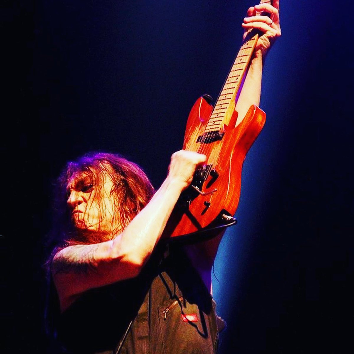 OfficialSkidRow's tweet photo. Raise em' up for the #weekend 🤘#scottihill #skidrow https://t.co/b9Yj5OXqDt