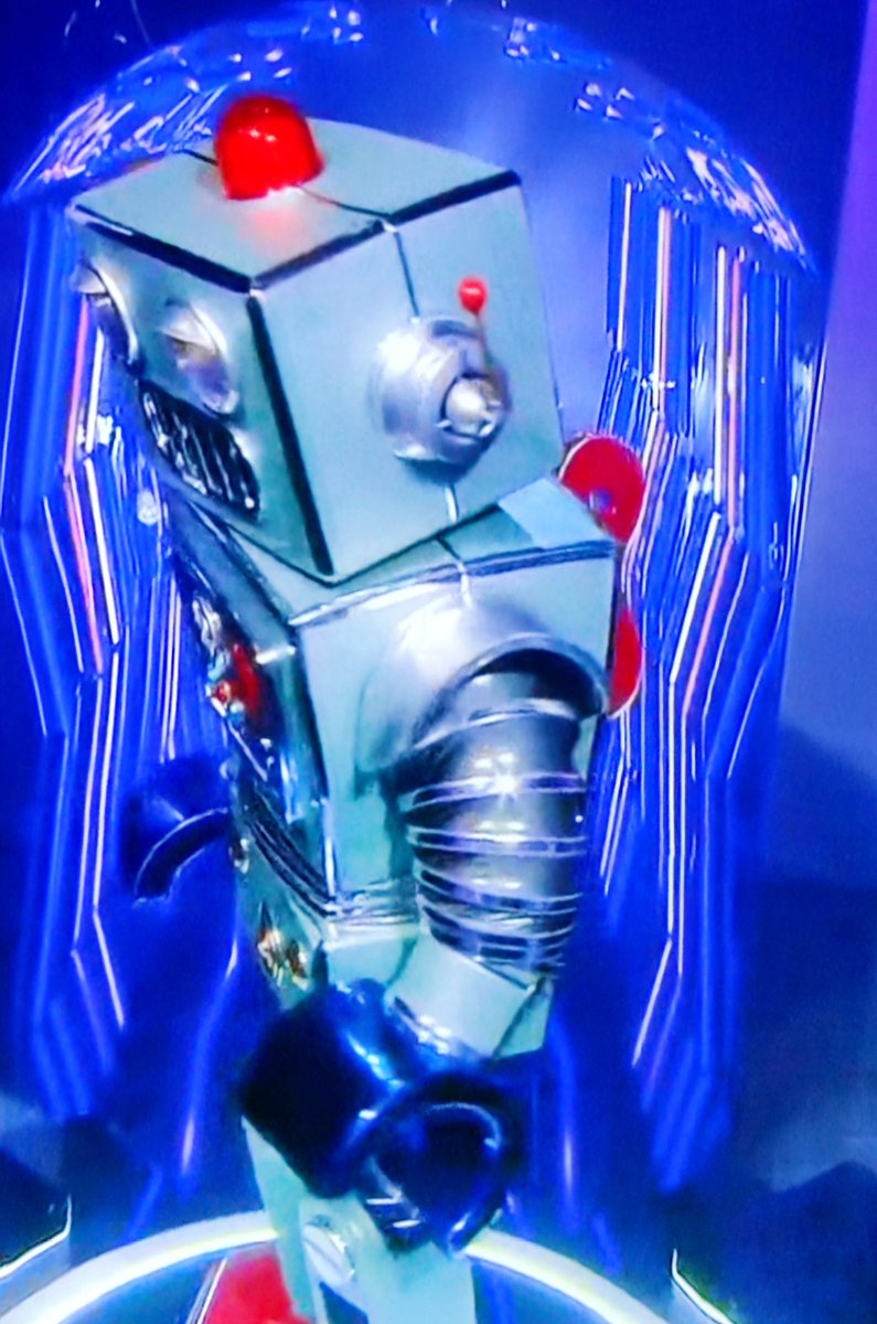 68AlexBEFL's tweet photo. #ReconfinementS30 @MaskSinger_TF1 @CamilleCombal @alsublet @kevadamsss
@Anggun_Cipta @JarryAtypique #MaskedSingerPH yesssss le robot je savais
@danielevialbum bravo quelle voix magnifique https://t.co/xU9Om9ihpD