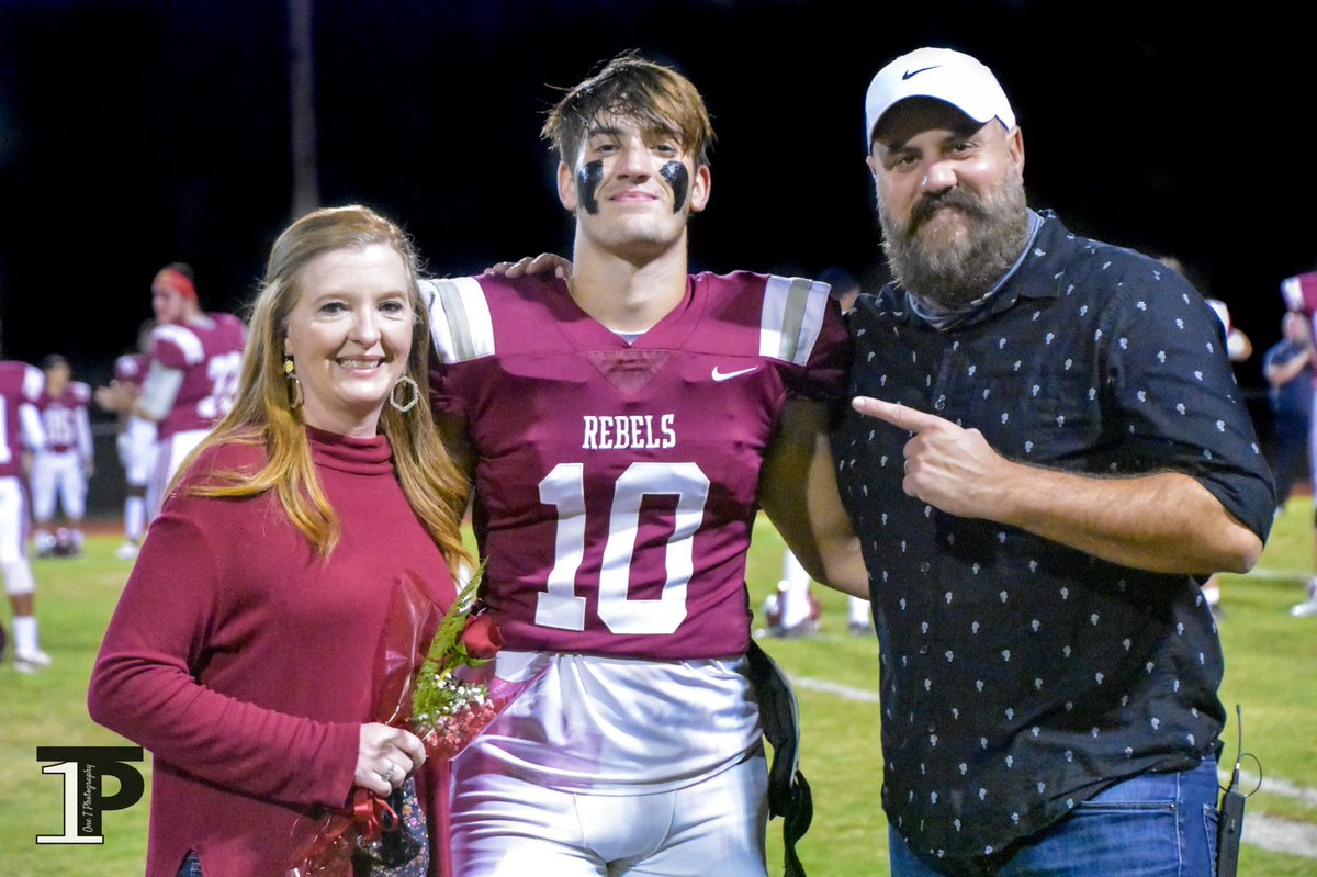 SherithMcvayDar's tweet photo. PHS Senior Night 2020 #seniorQB #RecruitHim #NeedsToPlayAtNextLevel #GoodEnough @natedardar10 @JakeDardar ❤️❤️ https://t.co/6EEMtS4MAz